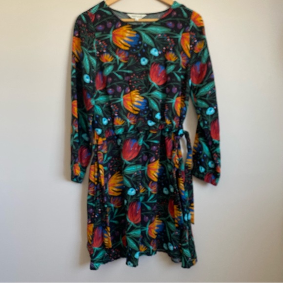 Pepa Loves. Printed dress. Medium. Crew neck, knee length, adjustable waist. - Picture 4 of 7